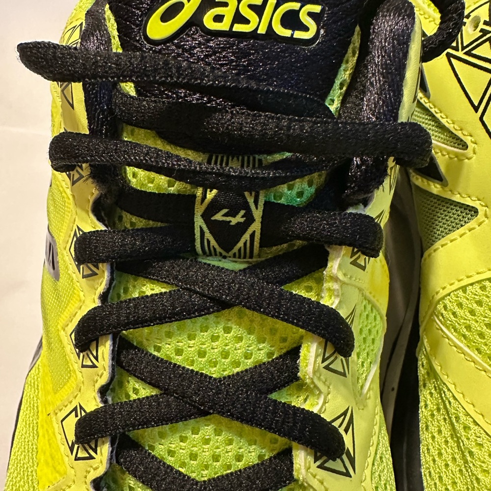 Final Price Drop Asics GT-2000 Fluorescent Yellow Running Shoes - Picture 8 of 13